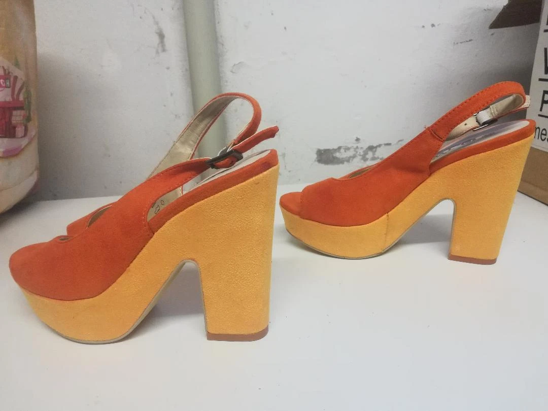 Escarpines Bicolore Naranja/Amarillo tacones 13 cm talla 37-nuevas (1 defecto) – photo 3